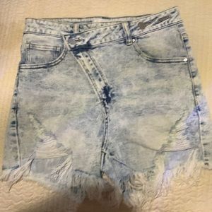 Risen cross button denim shorts